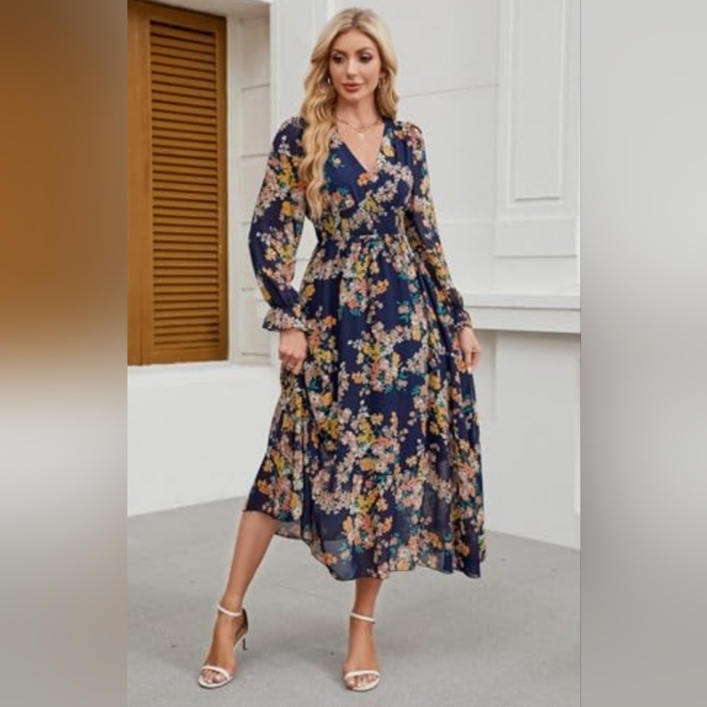 Chic Floral Long Sleeve Dress in Navy